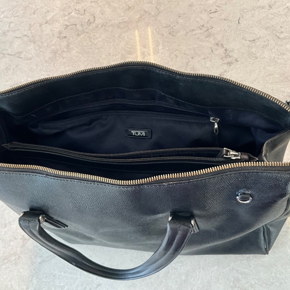 Tumi Black Leather Business Bag Satchel Model 79330D2 - Picture 4 of 12